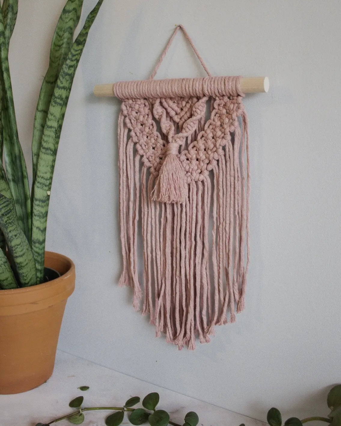 Piper Small Macrame Wall Hanger - Vintage Rose