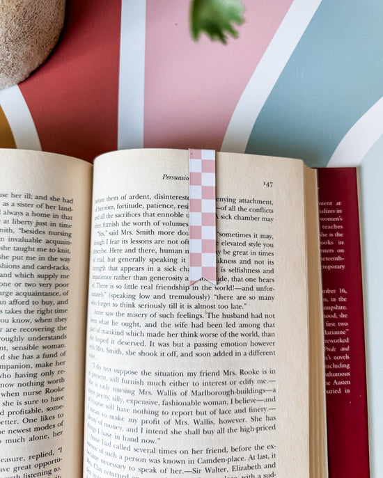 Checkerboard Magnetic Bookmark - Light Pink