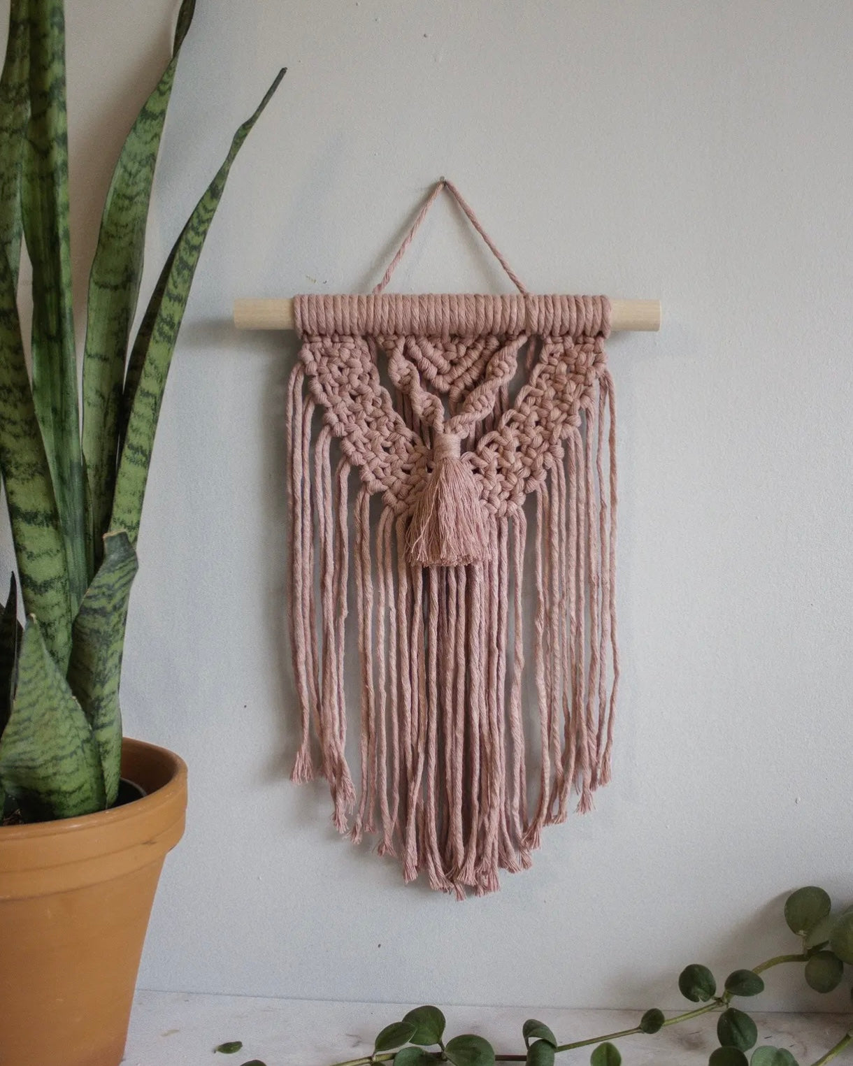 Piper Small Macrame Wall Hanger - Vintage Rose