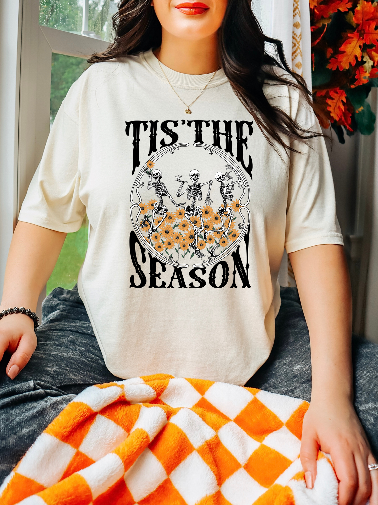 Tis the Season Graphic Tee